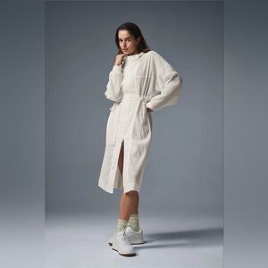 Alo Yoga Summer Nights Lightweight Coat in Ivory White Size Small Trench Active